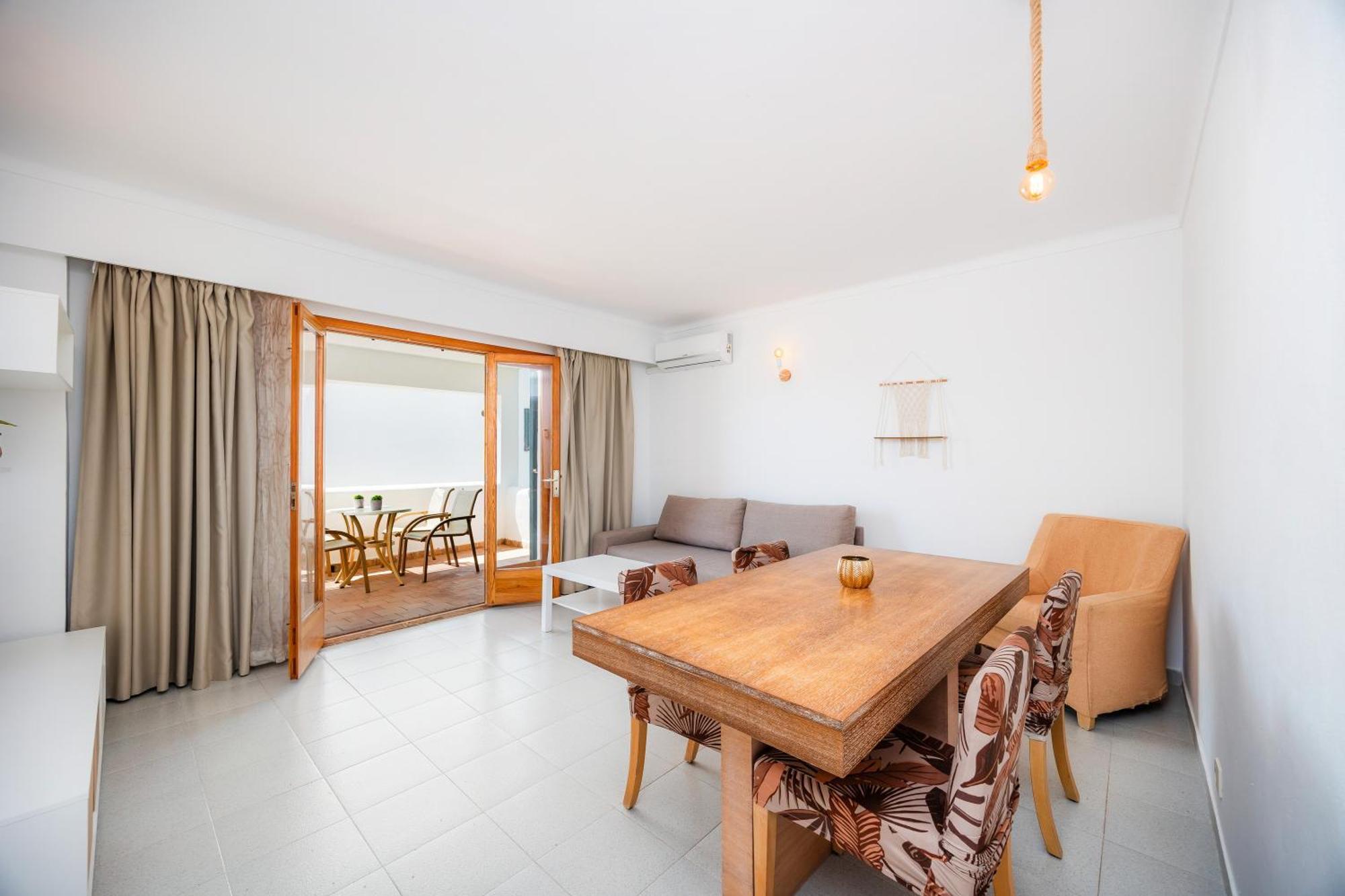 Felipe 2-4 Apartment